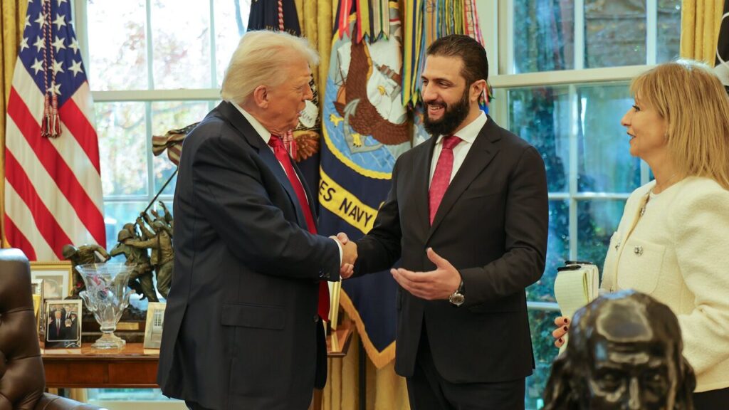 Una Siria en ruinas y dividida trata de levantarse un año después de la caída de Al Assad 5 Trump Al Sharaa
