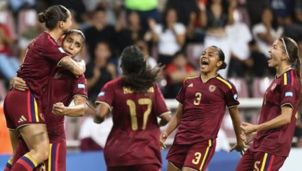 Vinotinto femenina