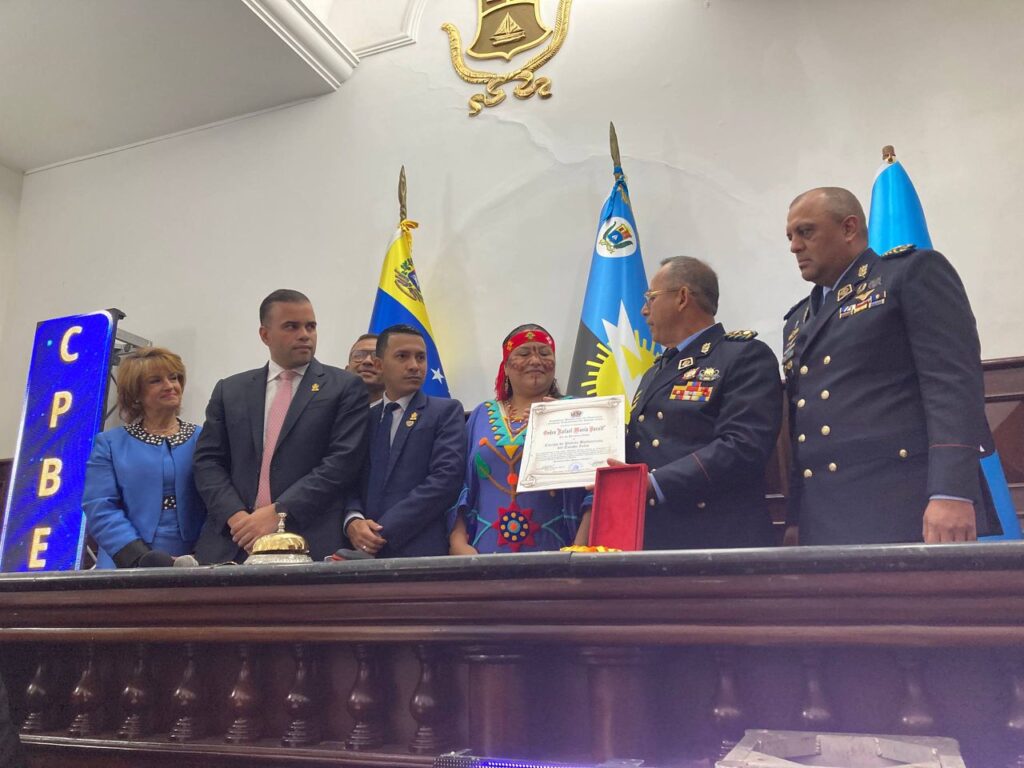 Honor solemne rindió el CLEZ a la Policía del estado Zulia por su 193 aniversario 3 WhatsApp Image 2025 12 08 at 9.46.30 AM 1