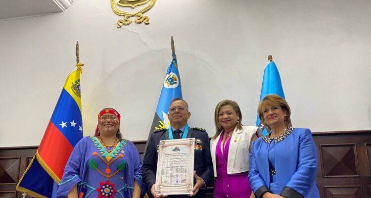Honor solemne rindió el CLEZ a la Policía del estado Zulia por su 193 aniversario 1 Clez