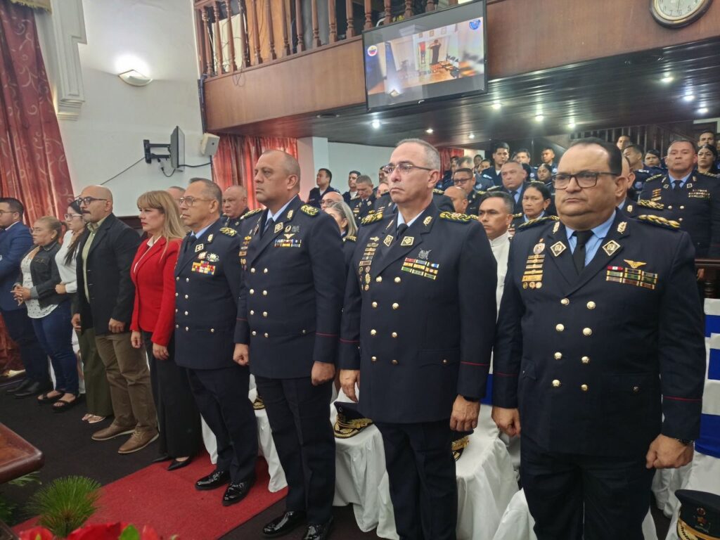 Honor solemne rindió el CLEZ a la Policía del estado Zulia por su 193 aniversario 4 WhatsApp Image 2025 12 08 at 9.46.30 AM 3