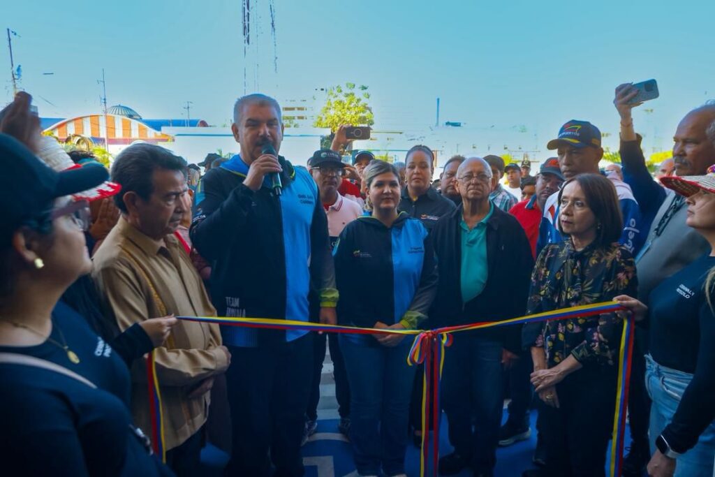 Gobernador Caldera reinauguró el Terminal Lacustre Hugo Chávez para el impulso económico y turístico del Zulia 3 WhatsApp Image 2025 12 08 at 9.51.22 AM 1