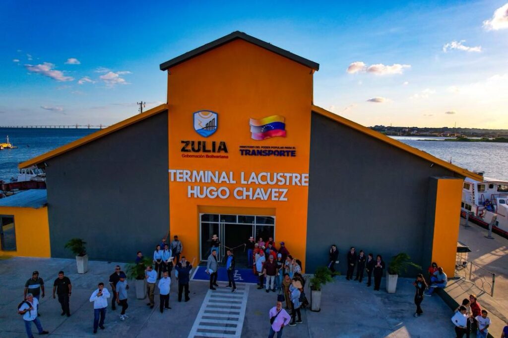 Gobernador Caldera reinauguró el Terminal Lacustre Hugo Chávez para el impulso económico y turístico del Zulia 7 WhatsApp Image 2025 12 08 at 9.51.23 AM 2