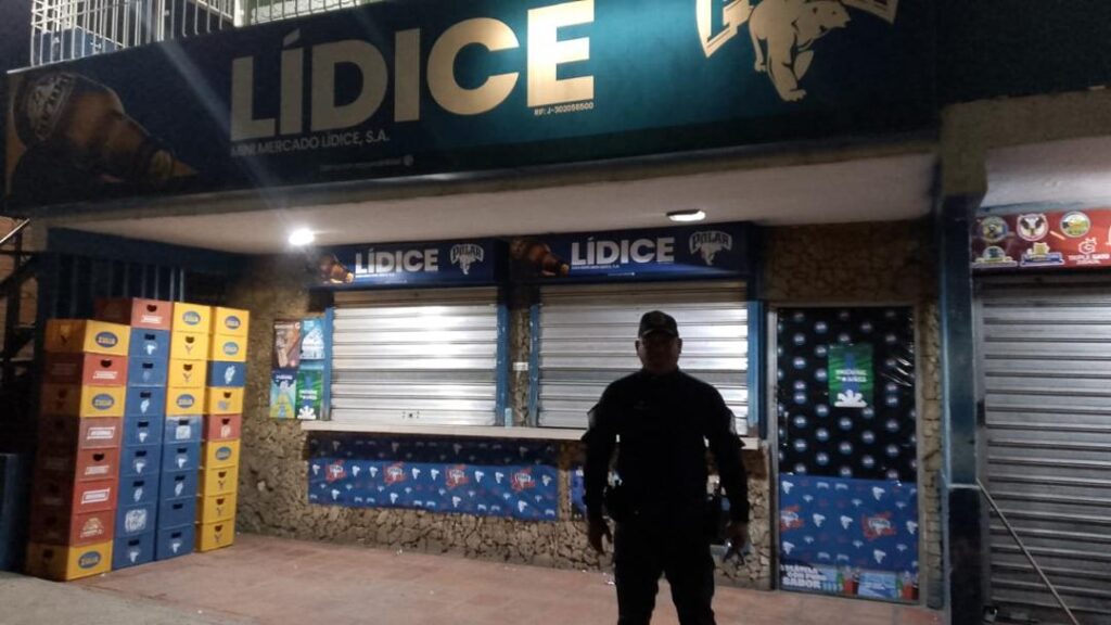 Polimaracaibo sancionó y clausuró expendios de licores por incumplir normativa municipal 2 WhatsApp Image 2025 12 09 at 4.18.51 PM