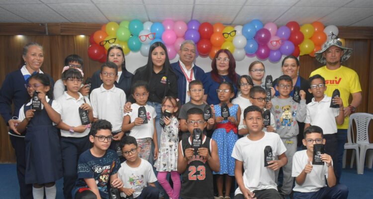 Niños de San Francisco recuperan su visión escolar gracias a jornada impulsada por la primera dama y Fadezul 1 San