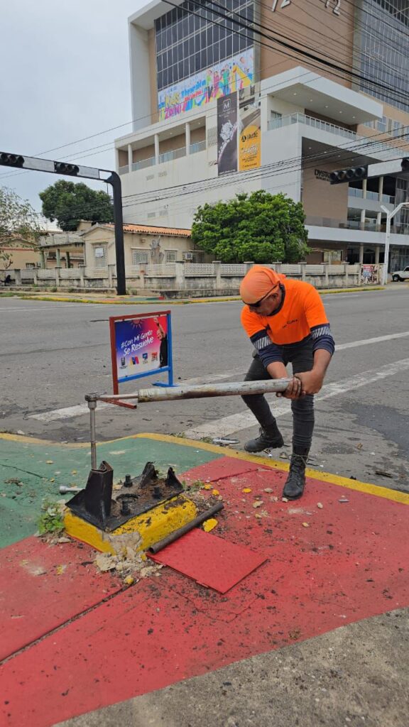 196 pantallas inteligentes LED modernizan la red semafórica de la ciudad 3 WhatsApp Image 2025 12 10 at 9.37.31 AM 6