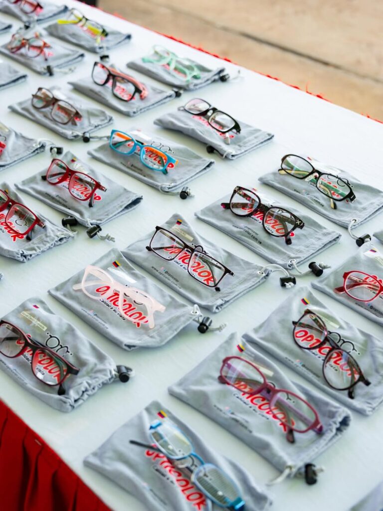 La Alcaldía de Maracaibo entregó lentes a 150 niños y niñas del Programa Santa Lucía 6 WhatsApp Image 2025 12 15 at 1.25.38 PM
