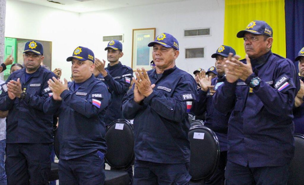 Alcalde Di Martino entregó 719 tarjetas con bono especial para funcionarios de Polimaracaibo 2 WhatsApp Image 2025 12 15 at 1.25.39 PM 2