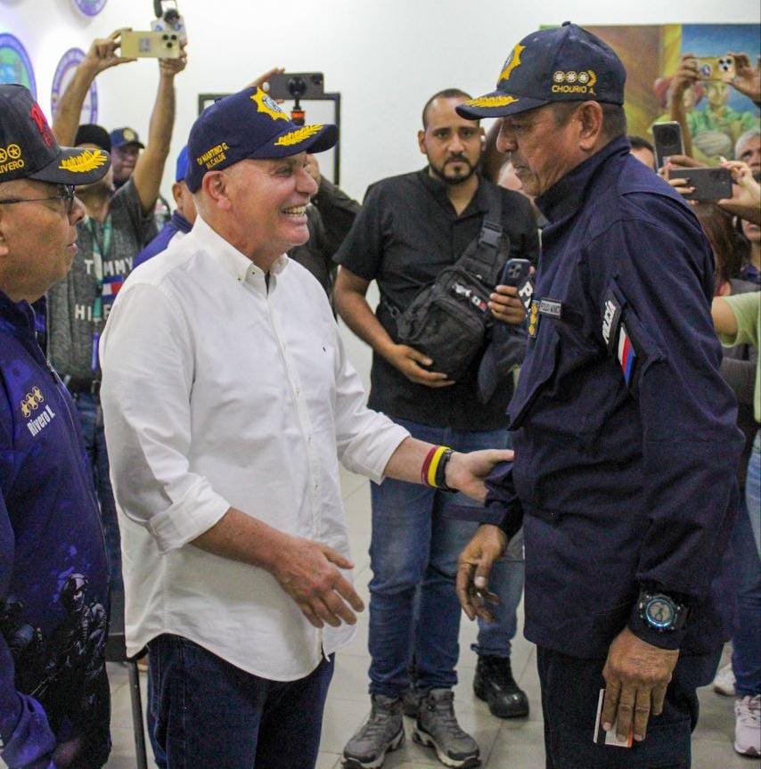 Alcalde Di Martino entregó 719 tarjetas con bono especial para funcionarios de Polimaracaibo 3 WhatsApp Image 2025 12 15 at 1.25.39 PM 3
