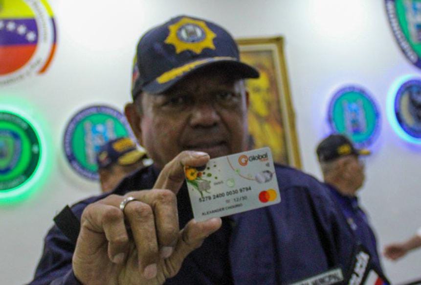 Alcalde Di Martino entregó 719 tarjetas con bono especial para funcionarios de Polimaracaibo 4 WhatsApp Image 2025 12 15 at 1.25.39 PM 5