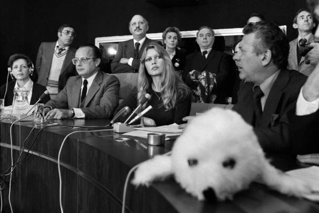 Murió Brigitte Bardot, legendaria actriz francesa y activista de los derechos de los animales, a los 91 años 5 bardot animales conferencia