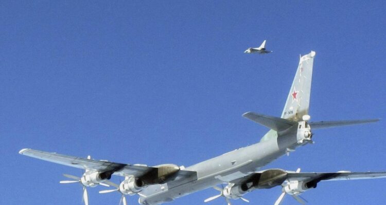 Bombarderos rusos hicieron vuelo «planificado» en el Ártico 1 Bombarderos