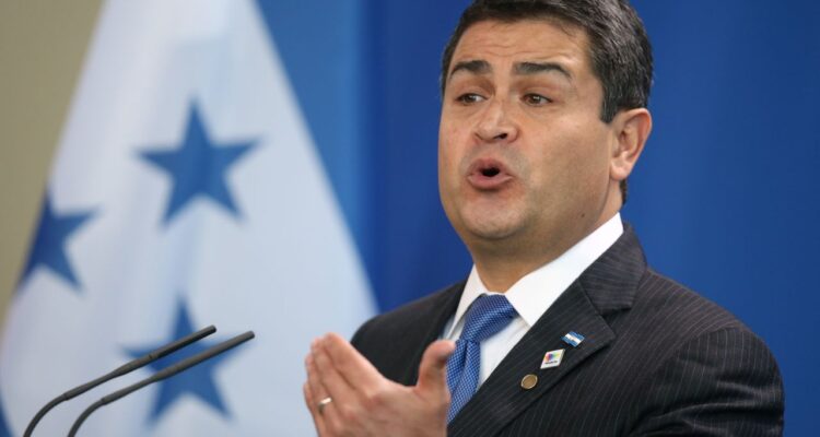 La «huella del dinero» del indulto de Trump a Juan Orlando Hernández 1 hernandez expresidente honduras 2015