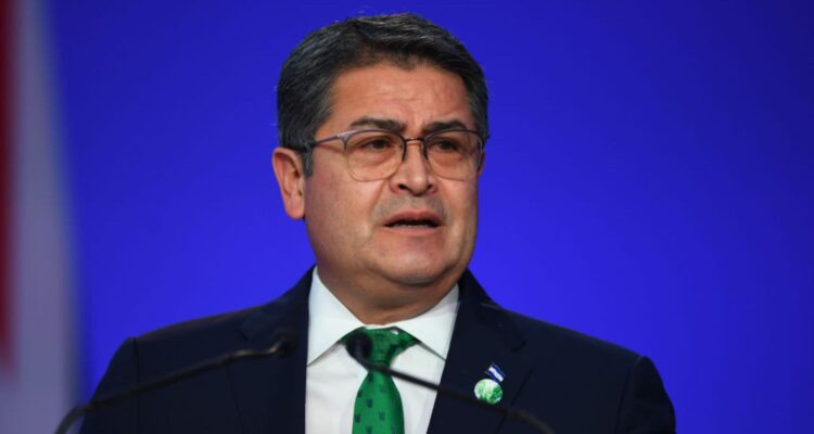 Juan Orlando Hernández: quién es el expresidente de Honduras indultado por Trump y por qué la justicia de EE. UU. lo acusó de convertir a su país en un «narcoestado» 1 juan orlando hernandez