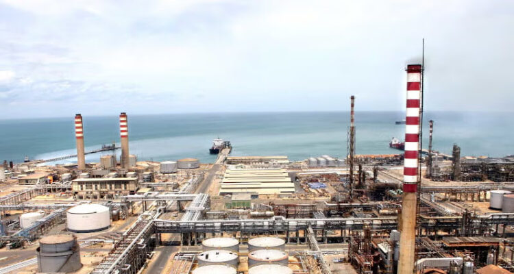 FANB refuerza vigilancia en instalaciones petroleras de Zulia y Falcón 1 Fanb. Refinería
