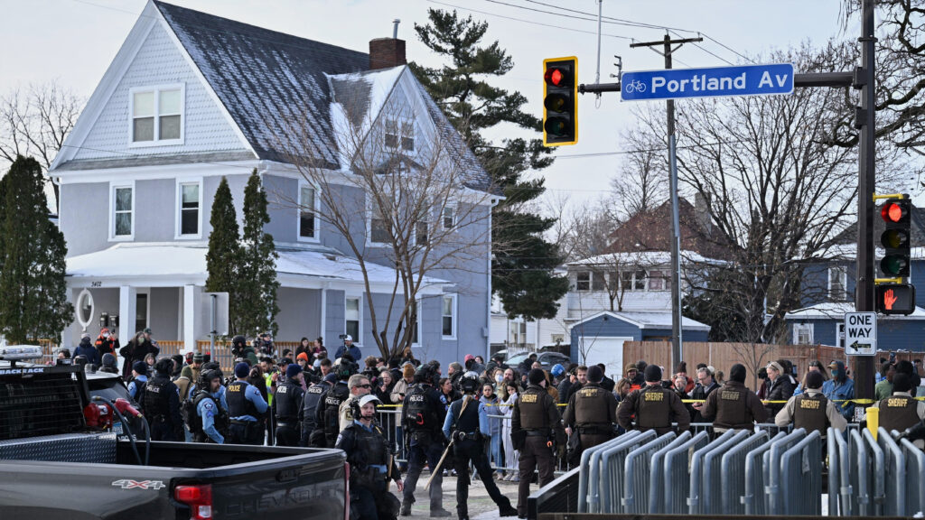 Agente de ICE mató a mujer de un disparo durante operativo migratorio en Minneapolis (+Video) 2 18368263 010726 cc ap mn ice shooting img