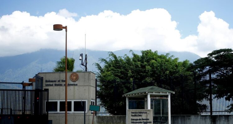 Equipo del Departamento de Estado de EE. UU. llegó a Venezuela (Video) 1 Departamento funcionarios de Estados Unidos