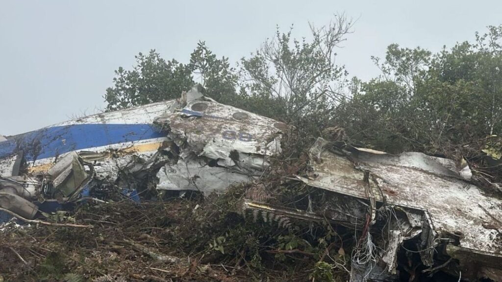 Mueren un congresista y otras 14 personas tras estrellarse un avión en el noreste de Colombia 2 Colombia avion