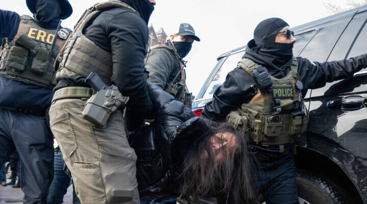 Autoridades federales de EE. UU. consideran «terroristas domésticos» a los ciudadanos que denuncias los abusos de ICE 1 ICE