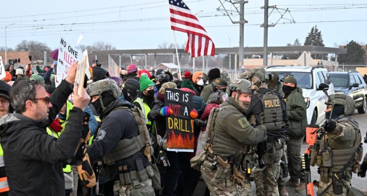 EE. UU. enviará cientos de agentes federales a Minnesota tras intensas protestas contra ICE 1 ICE