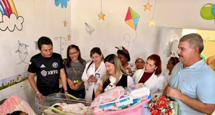 Primer nacimiento de 2026 en el Zulia es una niña: Gobernador Caldera y la primera Dama la visitaron 1 Niña