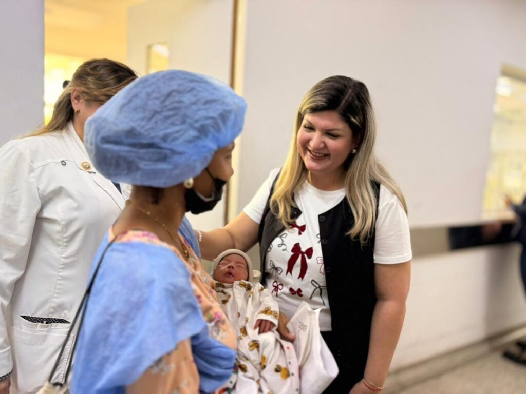 Primer nacimiento de 2026 en el Zulia es una niña: Gobernador Caldera y la primera Dama la visitaron 2 IMG 20260102 WA0053