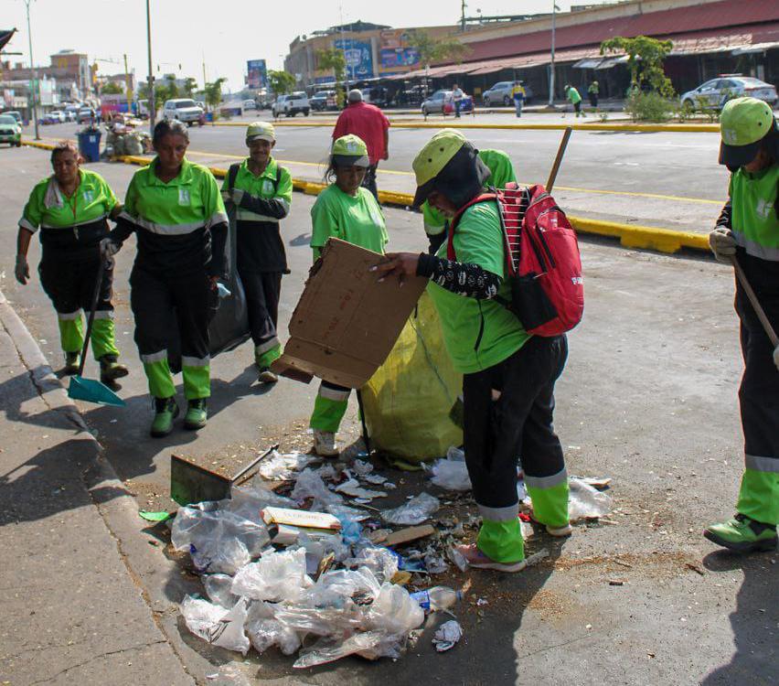 Alcaldía de Maracaibo liberó al casco central de 3 mil toneladas de desechos 5 IMG 20260102 WA0062