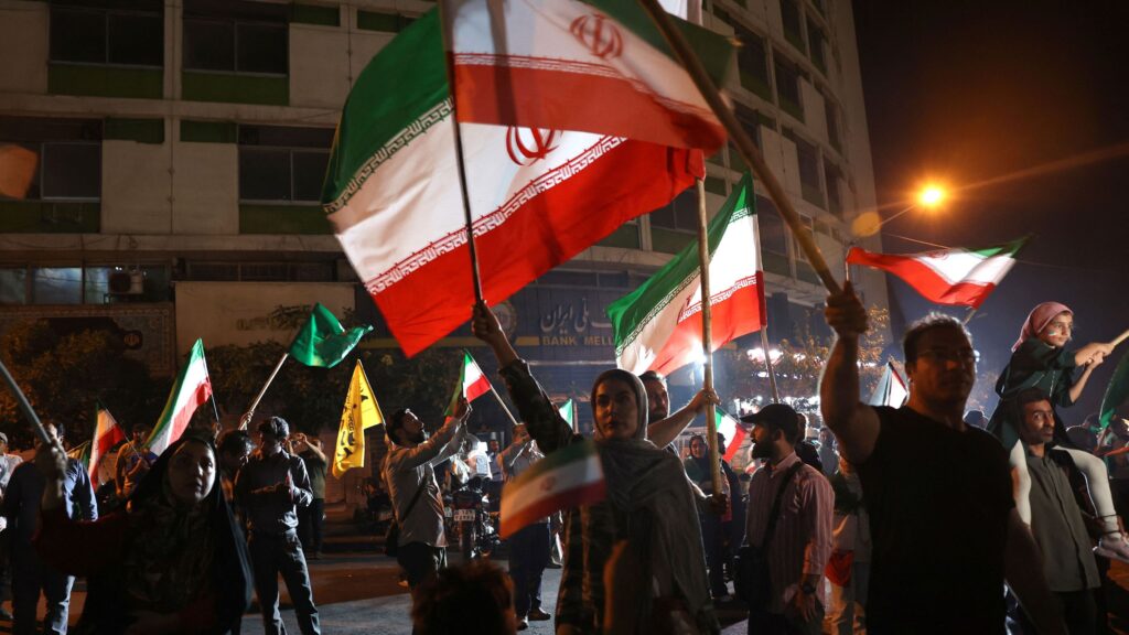 «Se está preparando una reunión»: Trump dijo que los líderes de Irán llamaron a EE. UU. y quieren negociar 2 Iran1