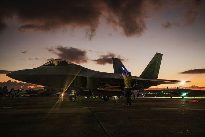 Por qué las defensas aéreas que Venezuela compró a Rusia y China no pudieron repeler el ataque de EE. UU. 4 Los aviones F 22