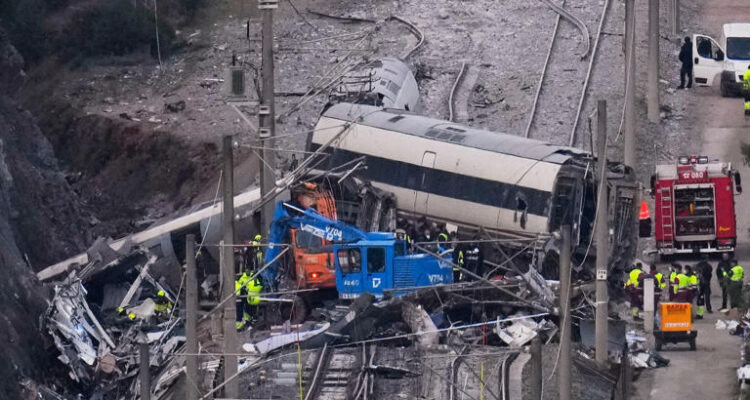 Un muerto y 14 heridos en nuevo accidente de tren en España 1 Tren