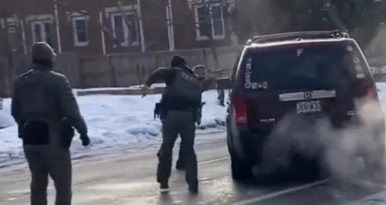 Video muestra cómo ICE dispara a muerte a mujer en Minneapolis 1 Mujer asesina por ICE