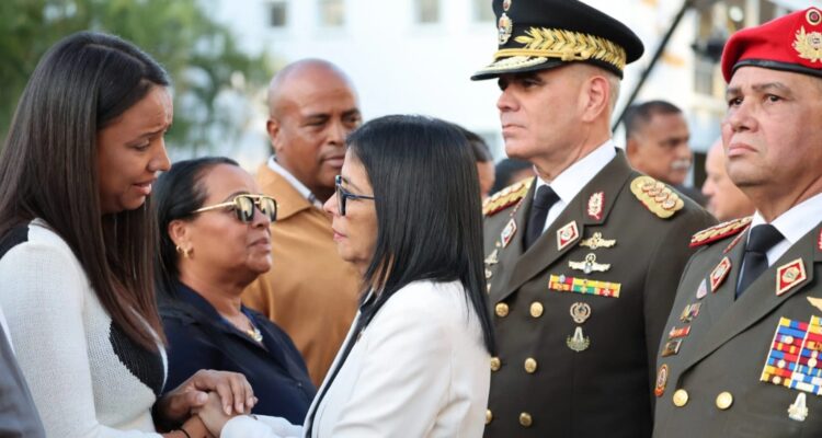Delcy Rodríguez rindió homenaje a héroes y mártires caídos en defensa de la soberanía (+Fotos) 1 Rodríguez homenaje