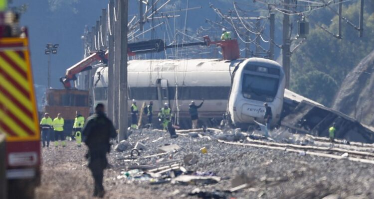 Subió a 42 los fallecidos en el accidente de tren en España 1 Tren