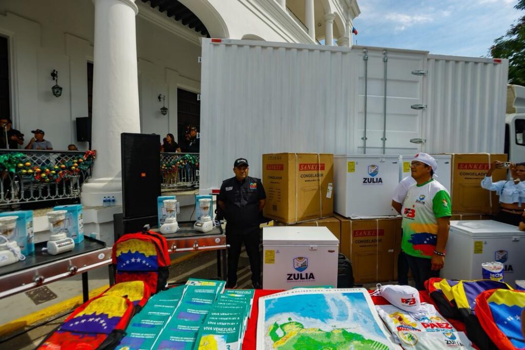 Gobernador Caldera entregó ocho camiones para la consolidación del Programa Alimentario Escolar Bolivariano 3 WhatsApp Image 2026 01 15 at 8.46.31 AM 1