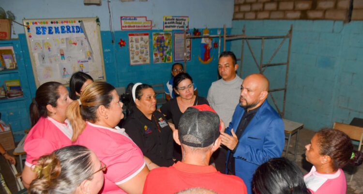 Alcalde Héctor Soto inspeccionó dos escuelas en la parroquia El Bajo 1 SOTO