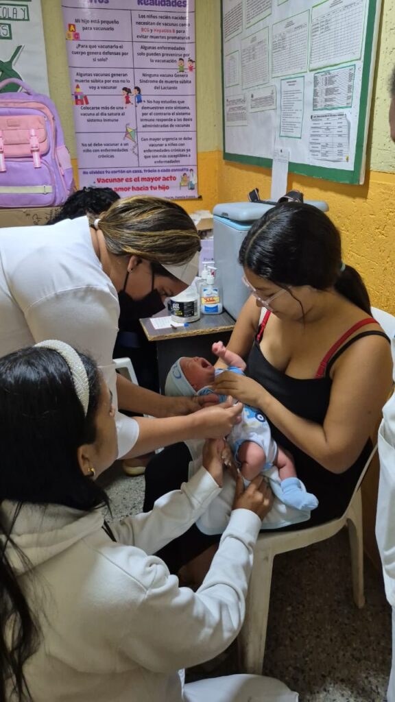 Políticas sanitarias: Alcaldía de San Francisco garantiza esquema nacional de vacunación a niños y niñas del municipio 3 WhatsApp Image 2026 01 29 at 10.50.36 AM
