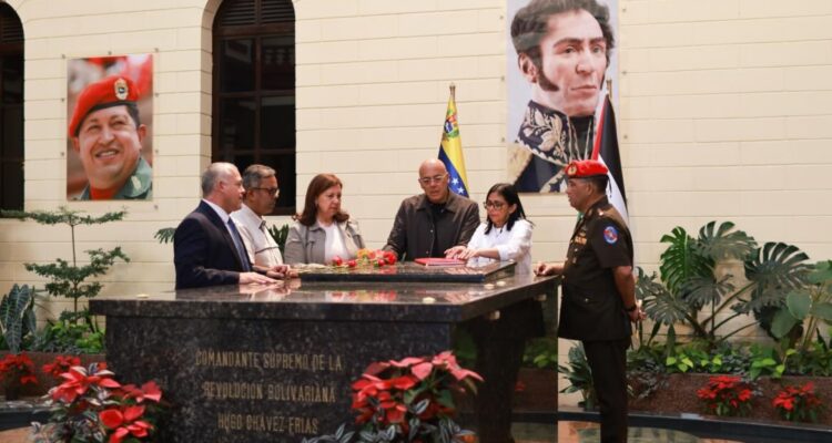 Delcy Rodríguez visitó el Cuartel de la Montaña 1 Rodríguez