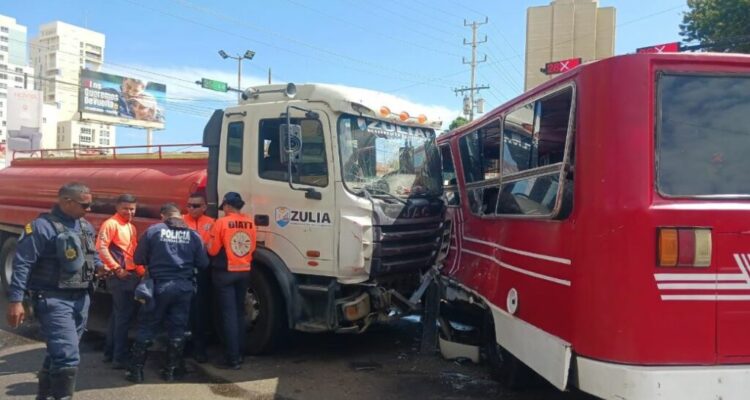 Choque entre cisterna y bus dejó 25 heridos en Maracaibo 1 Choque
