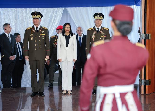 Delcy Rodríguez rindió homenaje a héroes y mártires caídos en defensa de la soberanía (+Fotos) 4 images 1