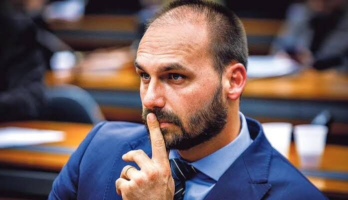 La Policía Federal ordenó el «regreso inmediato» del hijo de Bolsonaro que está en EE. UU. 1 Bolsonaro hijo