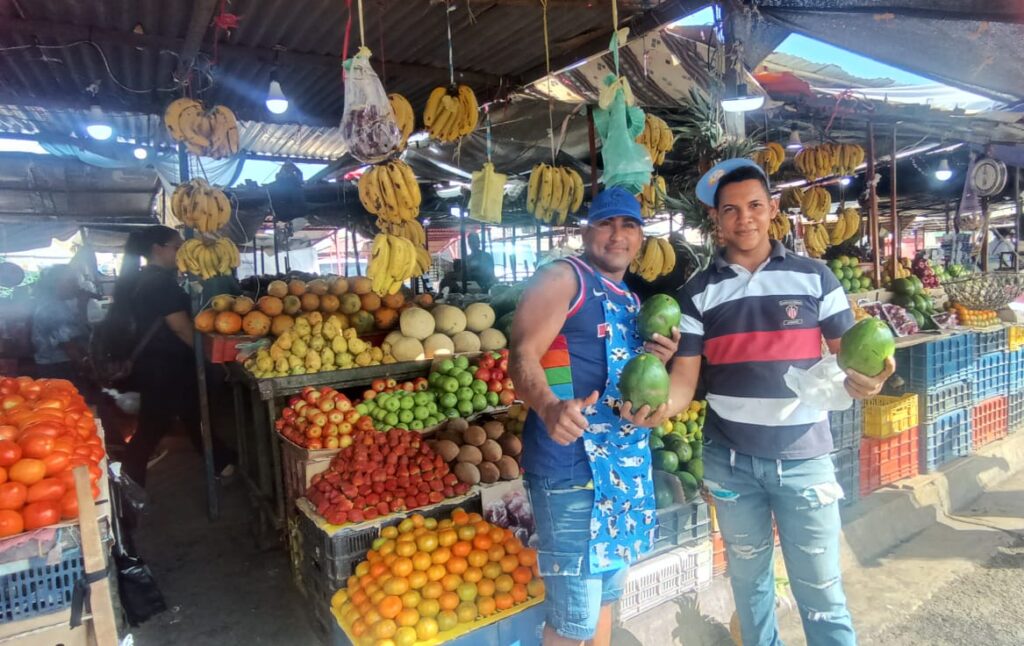Las Playitas | Vendedores de frutas y verduras no le pueden bajar la guardia al diferencial cambiario 2 nn
