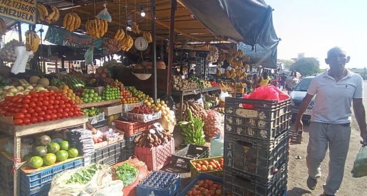 Las Playitas | Vendedores de frutas y verduras no le pueden bajar la guardia al diferencial cambiario 1 Las Playitas