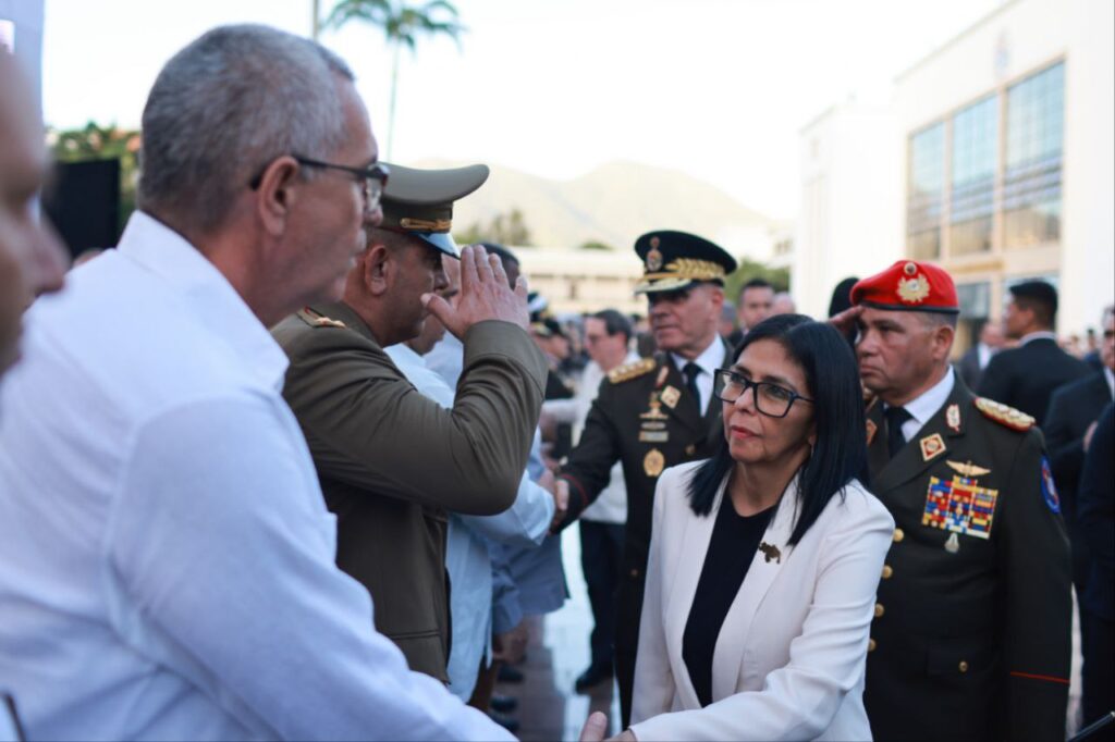 Delcy Rodríguez rindió homenaje a héroes y mártires caídos en defensa de la soberanía (+Fotos) 5 photo 5116511557121674236 y