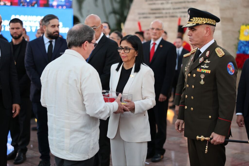 Delcy Rodríguez rindió homenaje a héroes y mártires caídos en defensa de la soberanía (+Fotos) 2 photo 5116511557121674260 y
