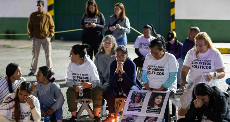 Familiares de políticos presos mantienen la expectativa sobre nuevas excarcelaciones 1 Presos políticos