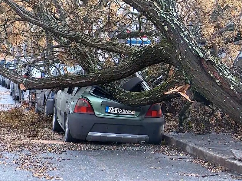 Portugal declaró «situación de calamidad» en zonas más afectadas por temporal Kristin 2 tormenta kristin deja dos muertos en portugal 703316