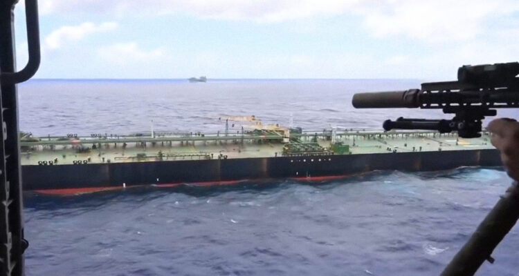 Estados Unidos abordó un tercer petrolero en el Índico por violar su bloqueo de crudo en el Caribe 1 Estados