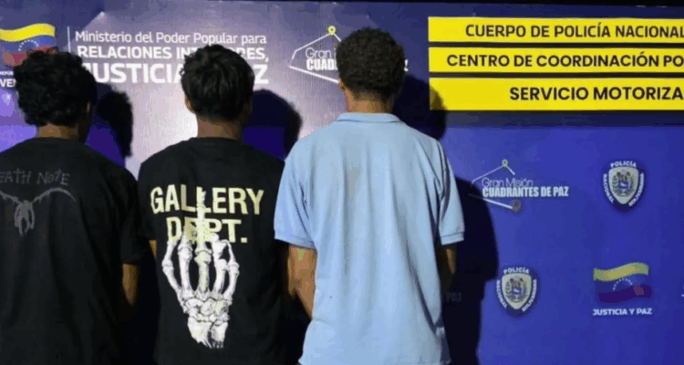 Detenidos dos adolescentes y un adulto por arrojarle aguas negras a un joven en Cabimas 1 Joven