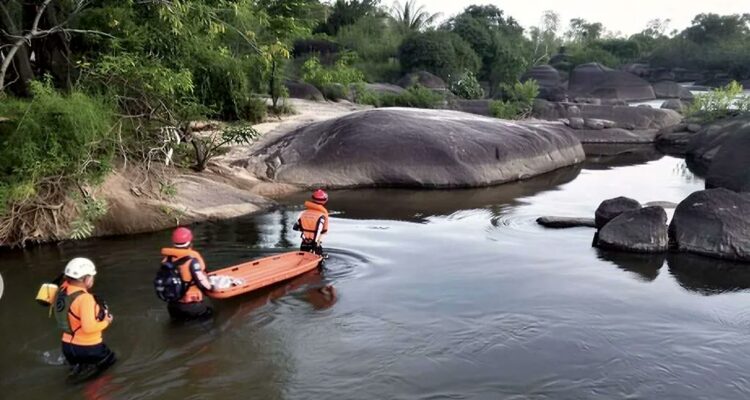 Tres adolescentes murieron ahogados al tratar de impedir que el río Amazonas se llevara su pelota 1 Adolescentes