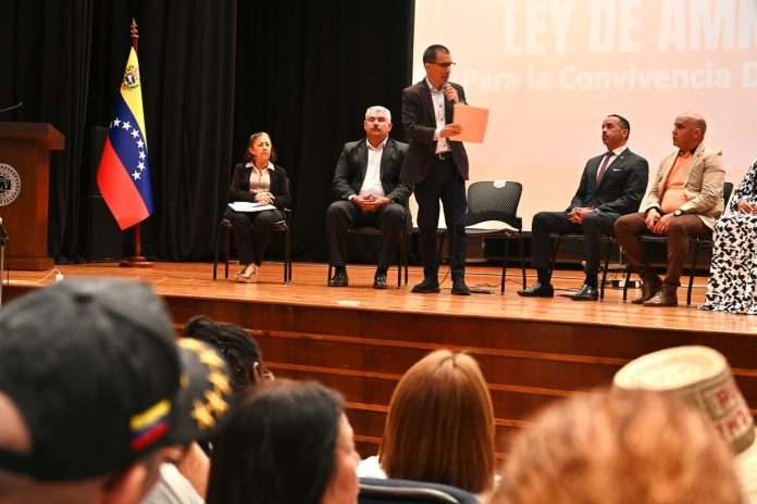 Comisión de la AN debatió en el Zulia proyecto de Ley de Amnistía 2 Arreaza 1 696x464 1